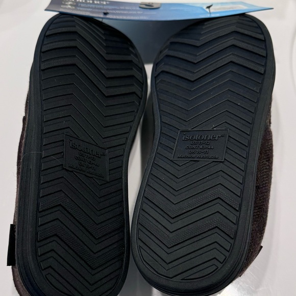 Men’s NWT XL Isotoner Slippers - Picture 2 of 3